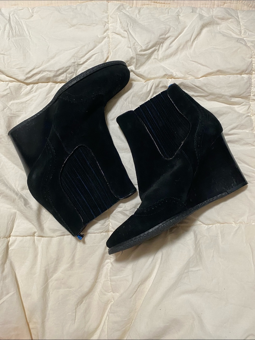TOMMY HILFIGER Women's Black EDRIA Suede Wedge Ankle Boots Size 9M